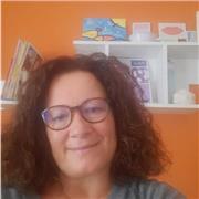 Laureata in Lingue impartisce lezioni di Inglese e Francese